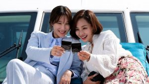 Yoon-He et Soo-Ryeon sont sur un bateau