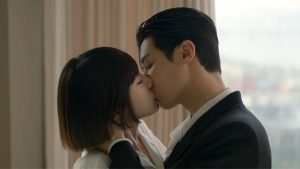 Un baiser dans une série coréenne