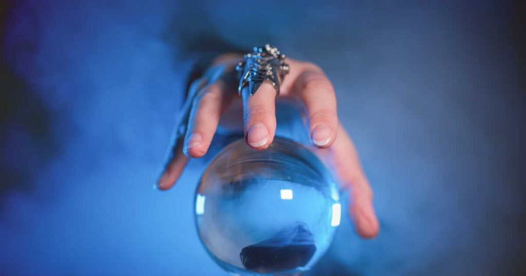 Regarder dans sa boule de cristal pour exercer une vengeance parfaite