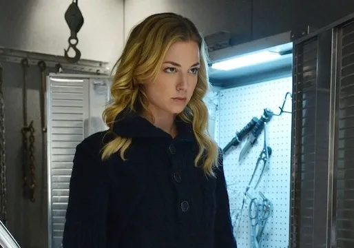 Emily et son visage froid de vengeresse
