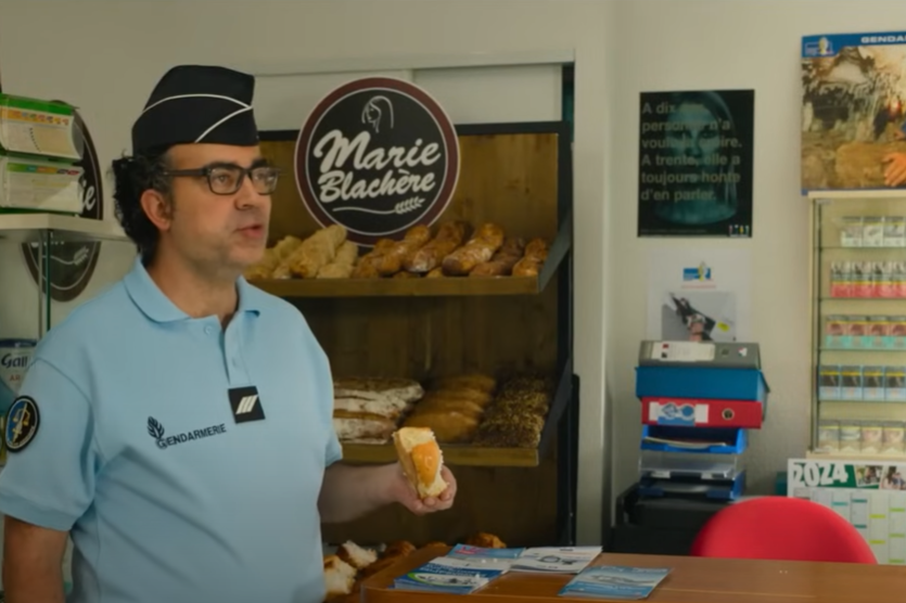 Y a pas de réseau, le commissariat vend du pain