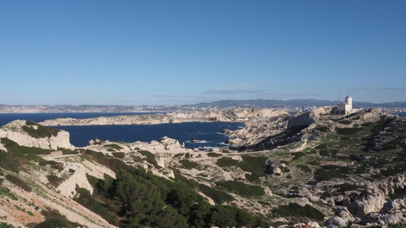 Une île, entre le ciel et l’eau