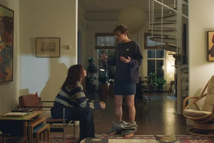 La scène du pantalon dans The drama